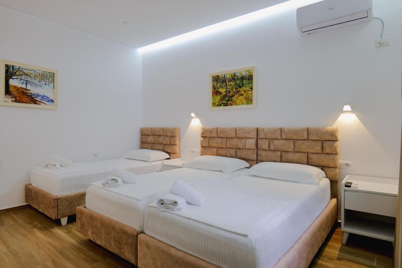 Vila Jon'A Sarandë エクステリア 写真