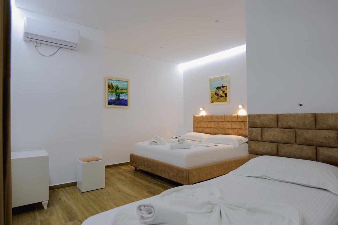 Vila Jon'A Sarandë エクステリア 写真