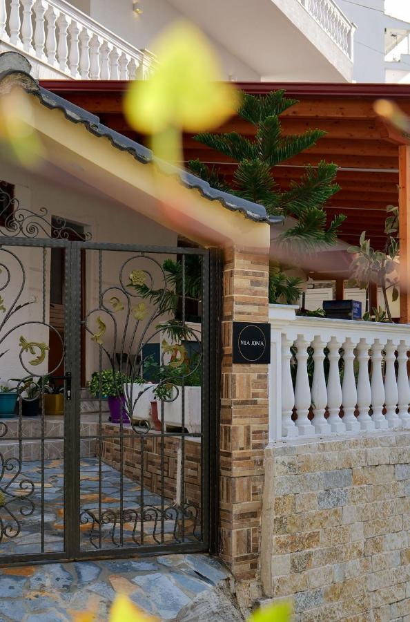 Vila Jon'A Sarandë エクステリア 写真