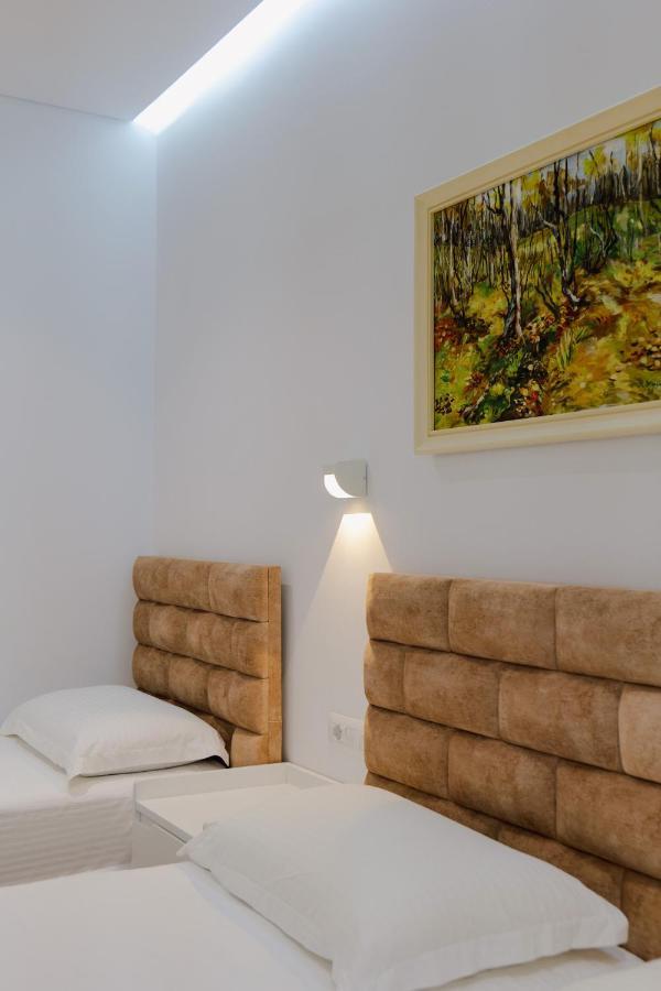 Vila Jon'A Sarandë エクステリア 写真