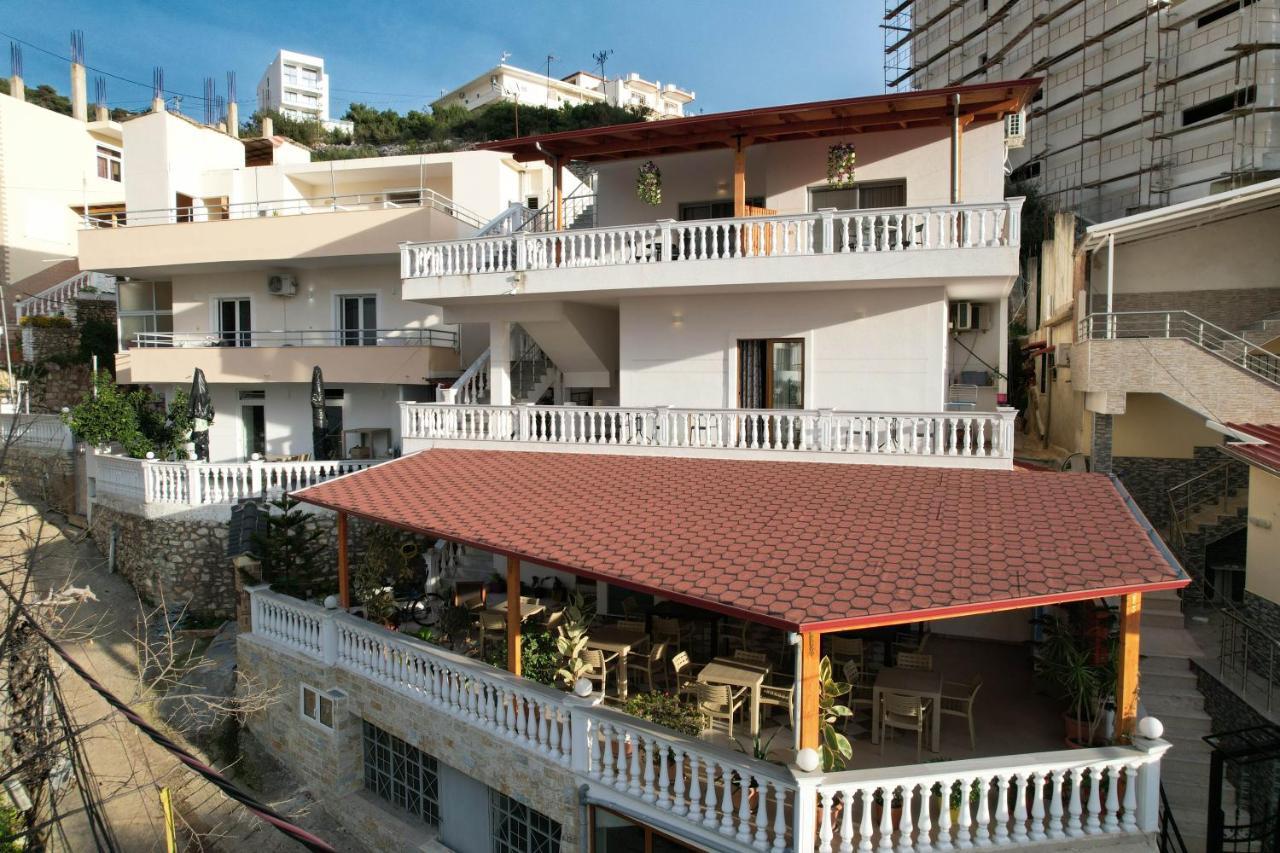 Vila Jon'A Sarandë エクステリア 写真
