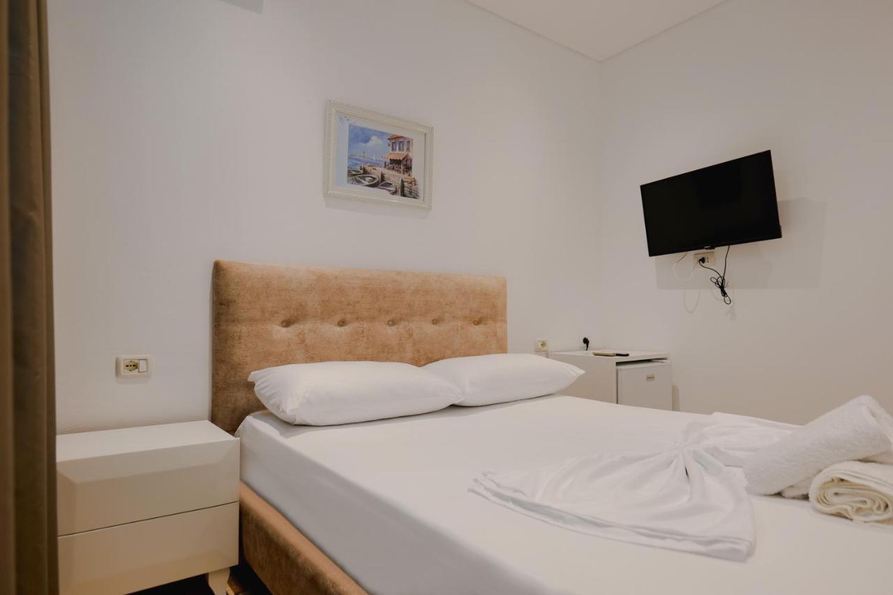 Vila Jon'A Sarandë エクステリア 写真