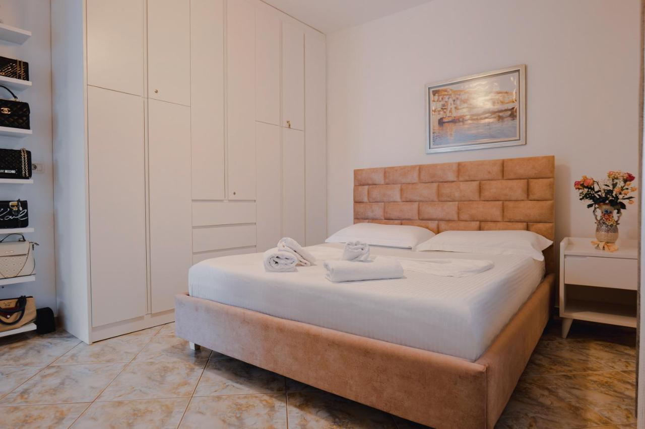 Vila Jon'A Sarandë エクステリア 写真