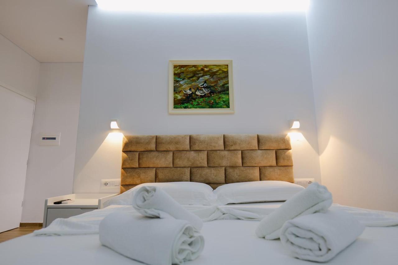Vila Jon'A Sarandë エクステリア 写真