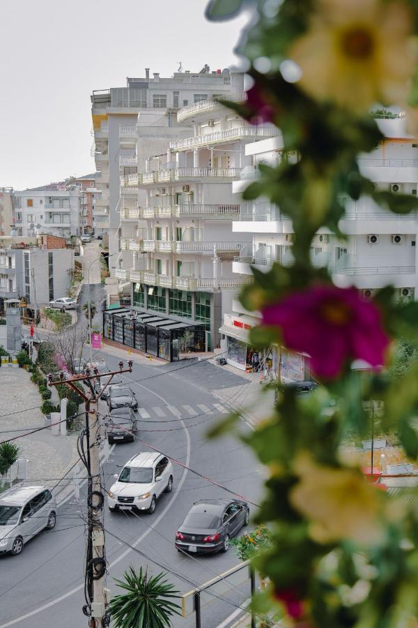 Vila Jon'A Sarandë エクステリア 写真