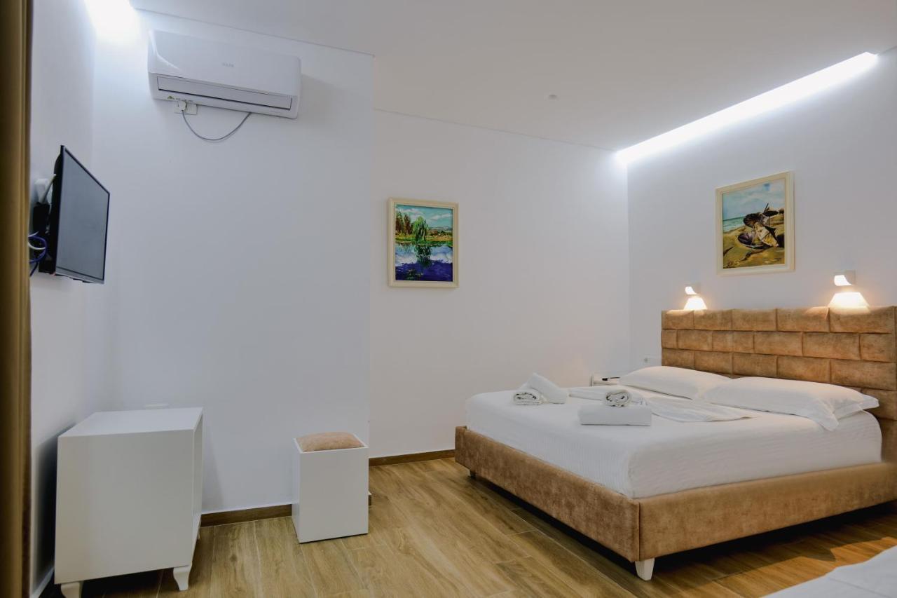 Vila Jon'A Sarandë エクステリア 写真
