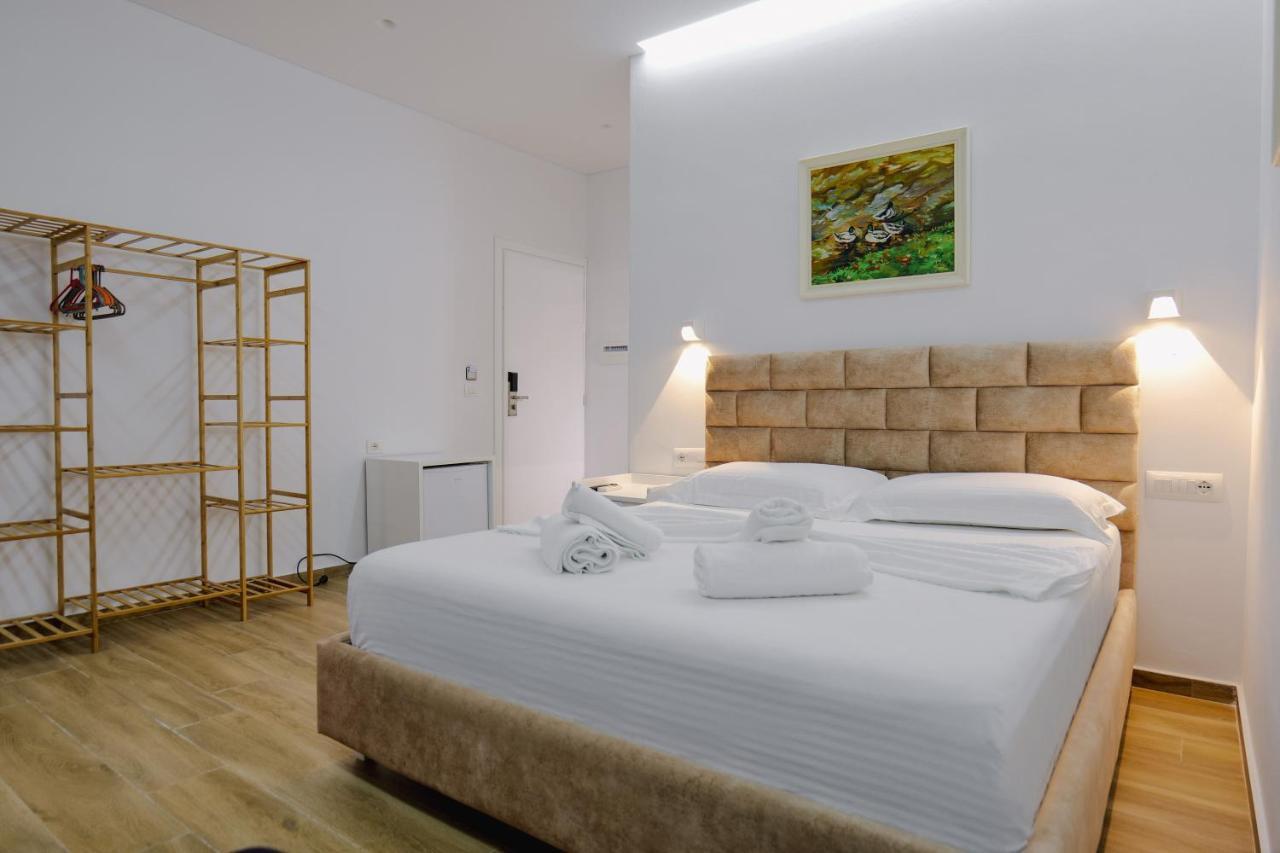 Vila Jon'A Sarandë エクステリア 写真