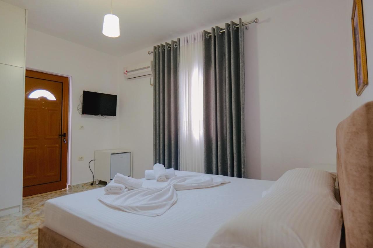 Vila Jon'A Sarandë エクステリア 写真