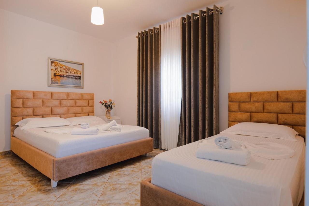 Vila Jon'A Sarandë エクステリア 写真