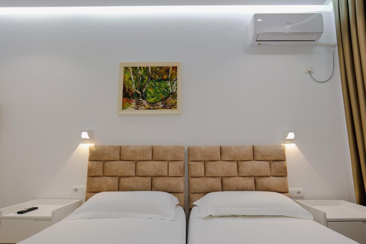 Vila Jon'A Sarandë エクステリア 写真