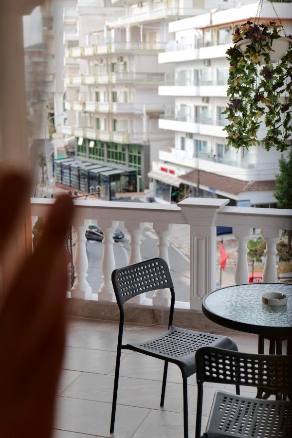 Vila Jon'A Sarandë エクステリア 写真