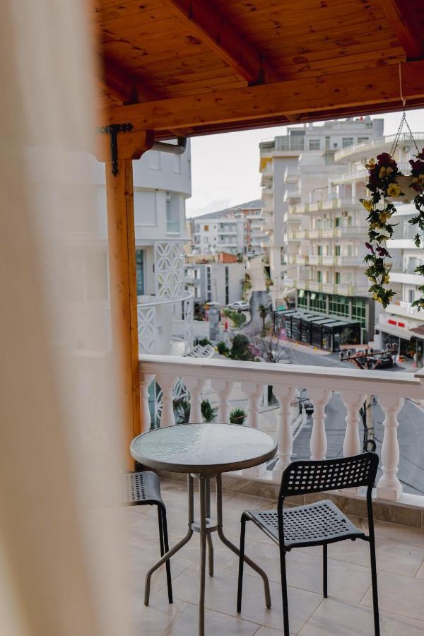 Vila Jon'A Sarandë エクステリア 写真