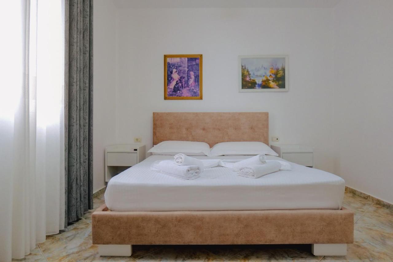 Vila Jon'A Sarandë エクステリア 写真